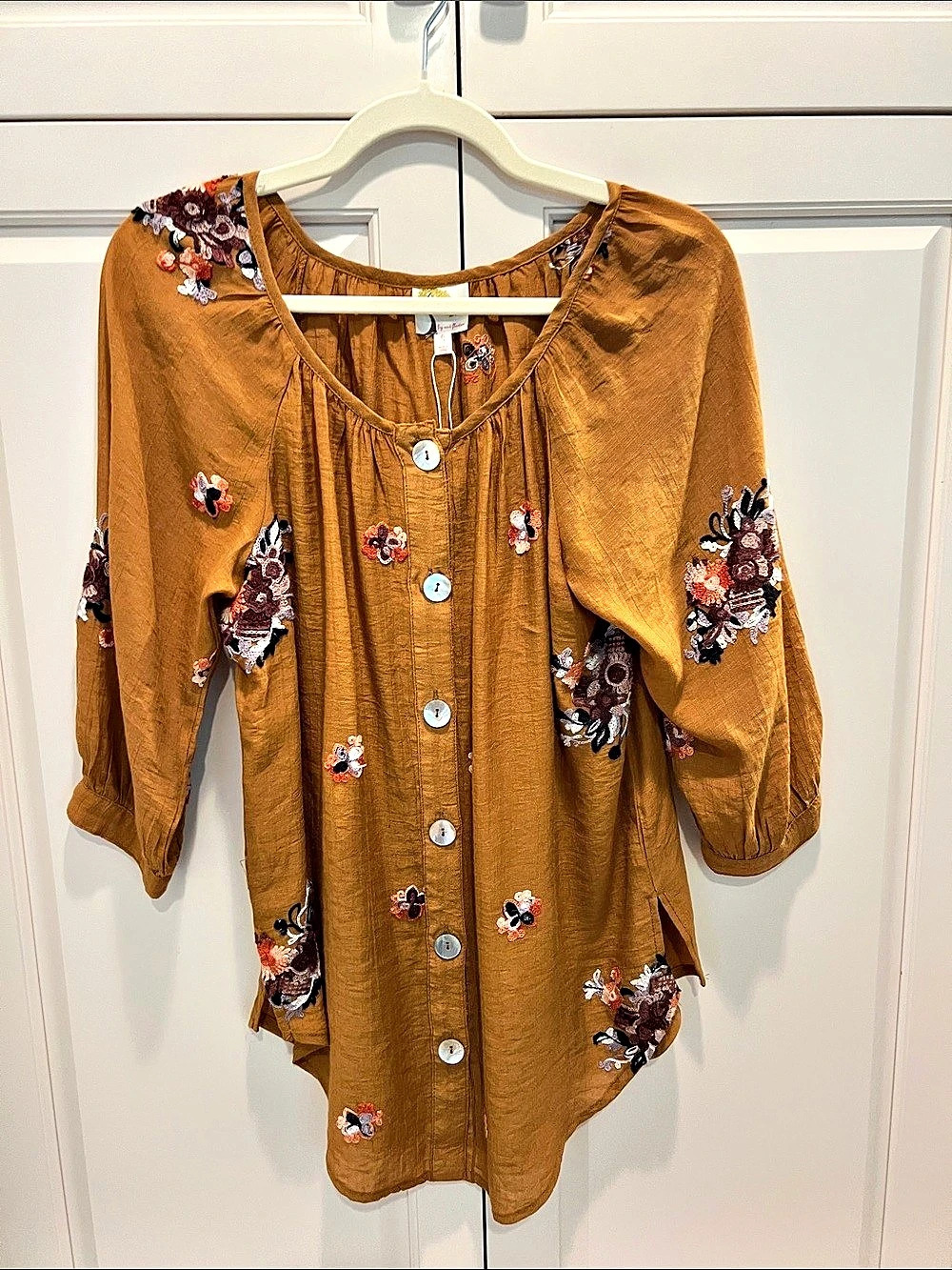 fig and flower Floral Button Front Blouse in Brown Size Small NWT 😊